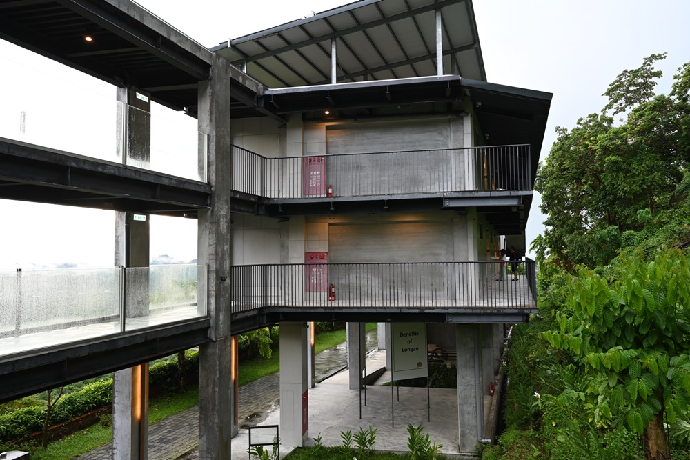 台南東山住宿推薦。仙湖休閒農場 人與山旅宿 一泊二食、無邊際游泳池、桂圓烘焙寮！俗女養成記拍攝景點！