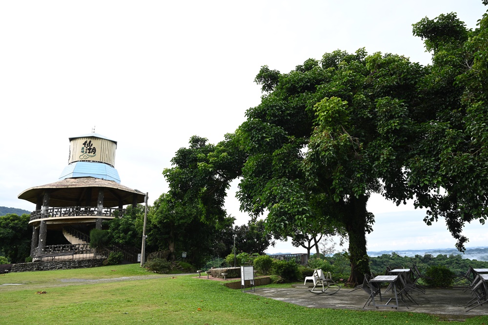 台南東山住宿推薦。仙湖休閒農場 人與山旅宿 一泊二食、無邊際游泳池、桂圓烘焙寮！俗女養成記拍攝景點！