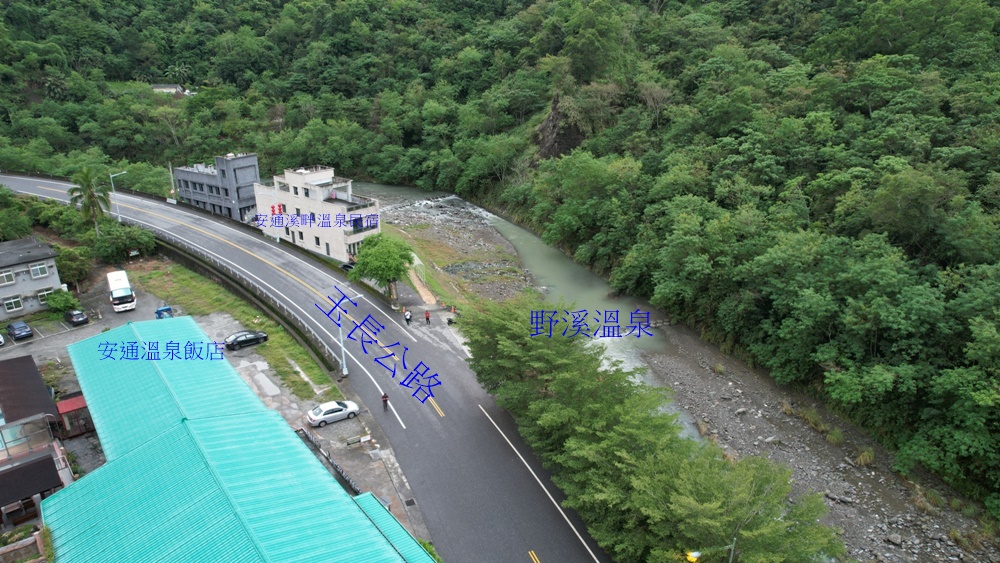 花蓮玉里免費溫泉推薦。玉里安通露天野溪溫泉、下車步行1分鐘即抵達！