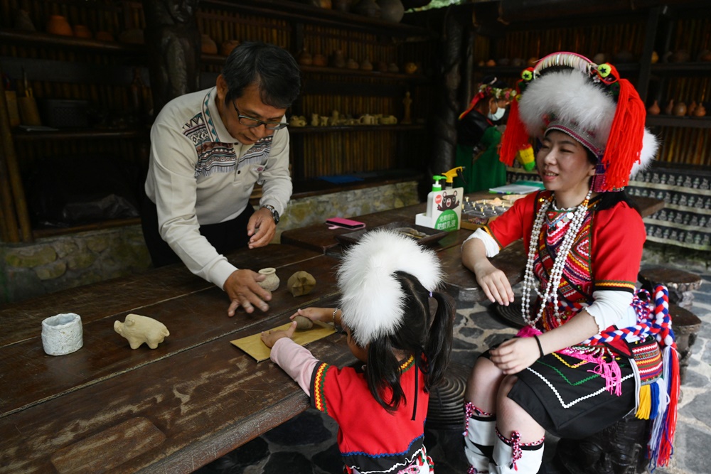 南投一日遊。九族文化村 部落花季-秋之盛典 搭山豬纜車鳥瞰日月潭湖光山色！