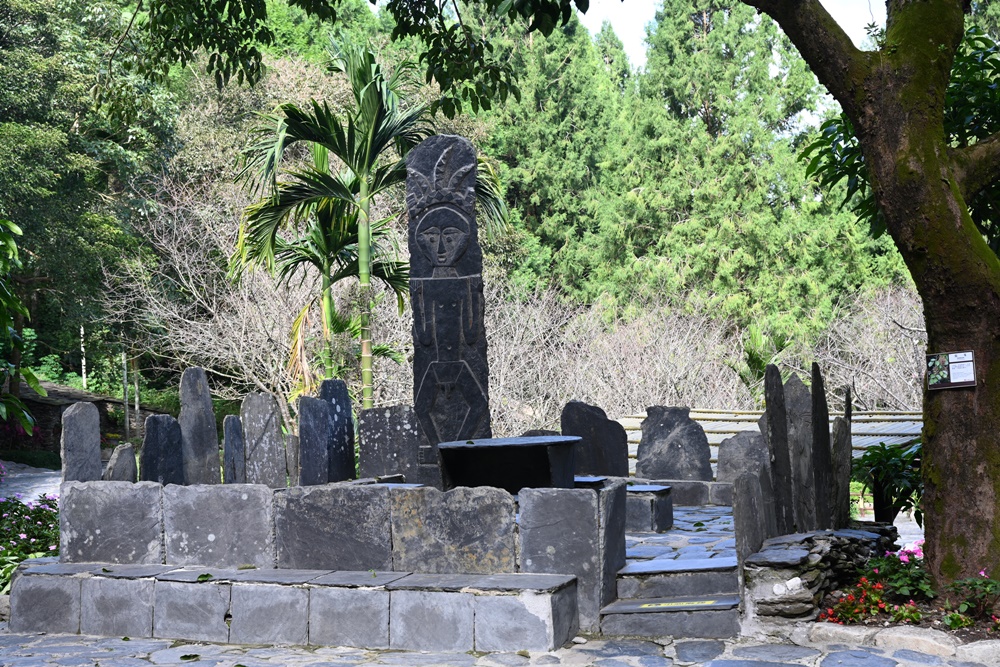 南投一日遊。九族文化村 部落花季-秋之盛典 搭山豬纜車鳥瞰日月潭湖光山色！