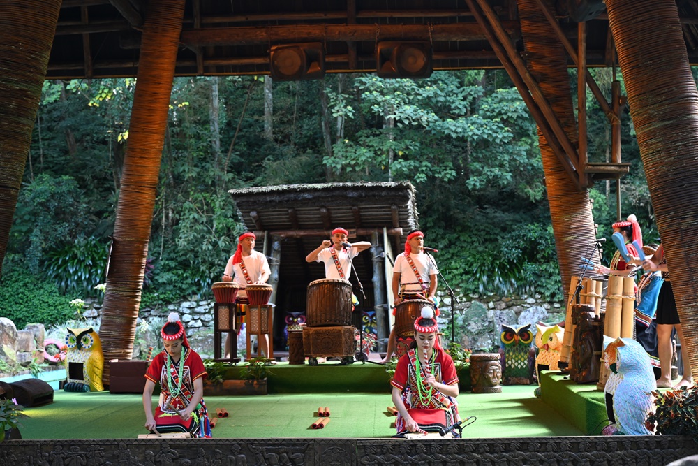 南投一日遊。九族文化村 部落花季-秋之盛典 搭山豬纜車鳥瞰日月潭湖光山色！