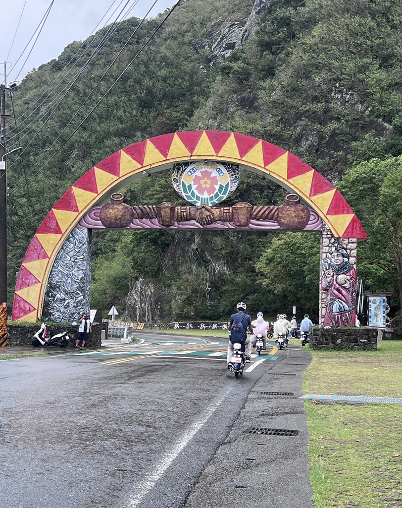 屏東牡丹兩天一夜旅行記。高士佛文化體驗手作陶珠、四林格山賞子母湖、祖靈平安符DIY體驗！森林冒險好刺激！饗在地農產好禮！自然與文化的深度體驗！