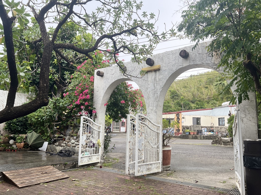 屏東牡丹兩天一夜旅行記。高士佛文化體驗手作陶珠、四林格山賞子母湖、祖靈平安符DIY體驗！森林冒險好刺激！饗在地農產好禮！自然與文化的深度體驗！