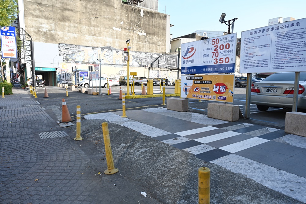 台南住宿推薦。旅幸福-台南館 台南文青簡約風旅店、鄰近正興街、海安路、河樂廣場，還有啤酒吧迎賓酒、九宮格早餐！