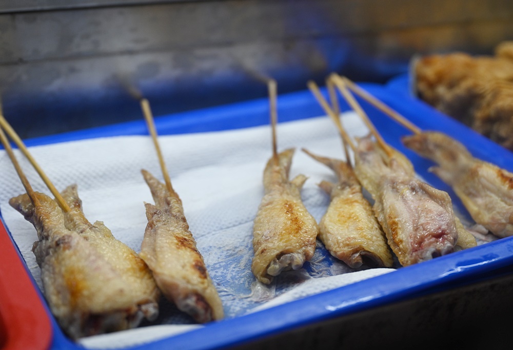 台南東區美食。府城騷烤家 炭火燒烤、爆蛋紅蟳豬油拌飯、台南宵夜、台南聚餐推薦！