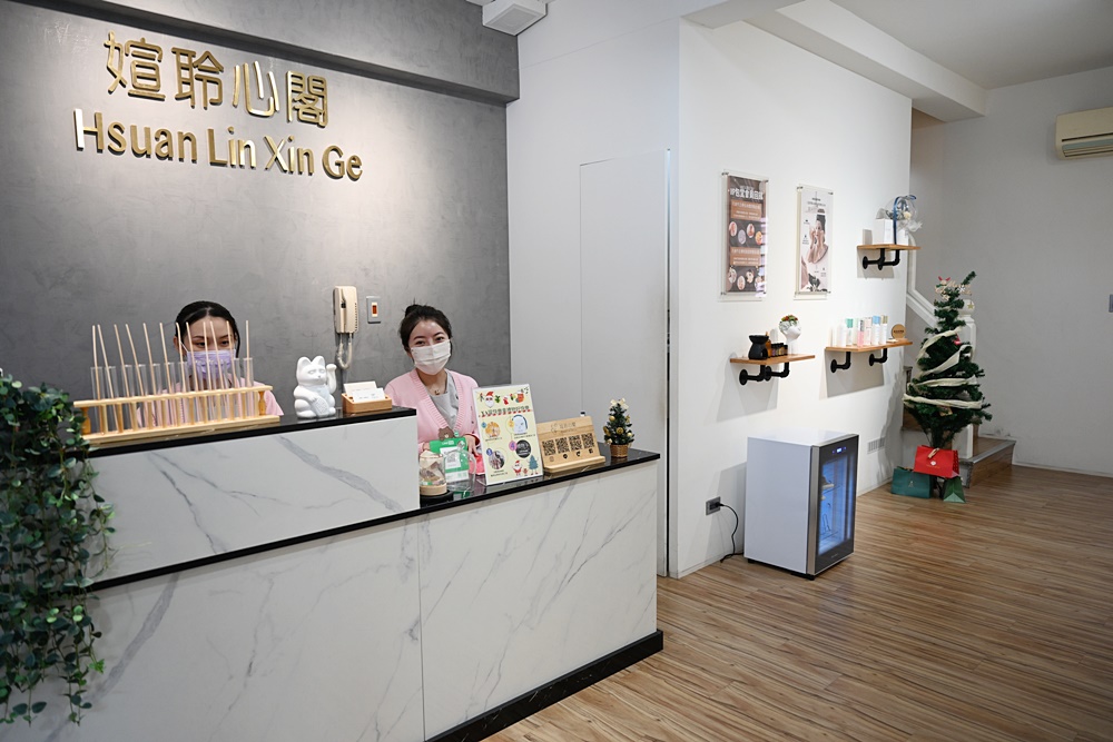 高雄SPA推薦。媗聆心閣Hsuan Lin Xin Ge-美容芳療 高雄巨蛋店 能量熱石按摩、專業按摩技法讓你享受超高質感舒適體驗。