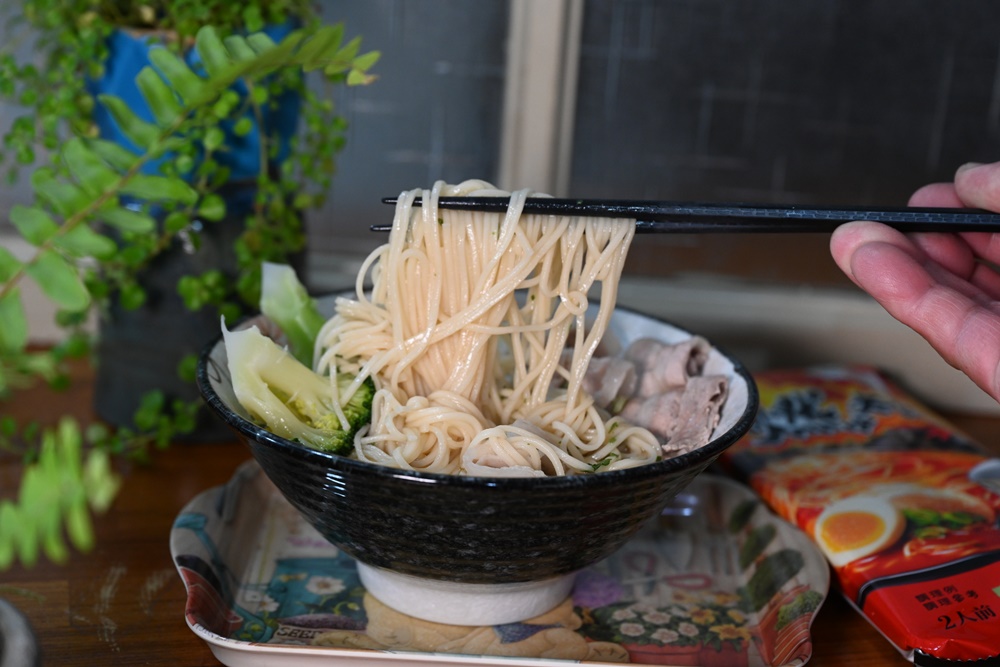 好市多推薦。三上食樂燃太郎辣拉麵 道地日式細條拉麵、辣勁十足！湯麵乾麵一次滿足！