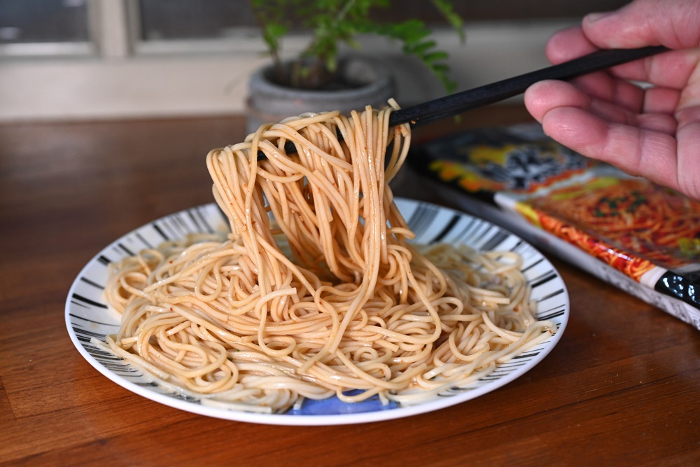 好市多推薦。三上食樂燃太郎辣拉麵 道地日式細條拉麵、辣勁十足！湯麵乾麵一次滿足！