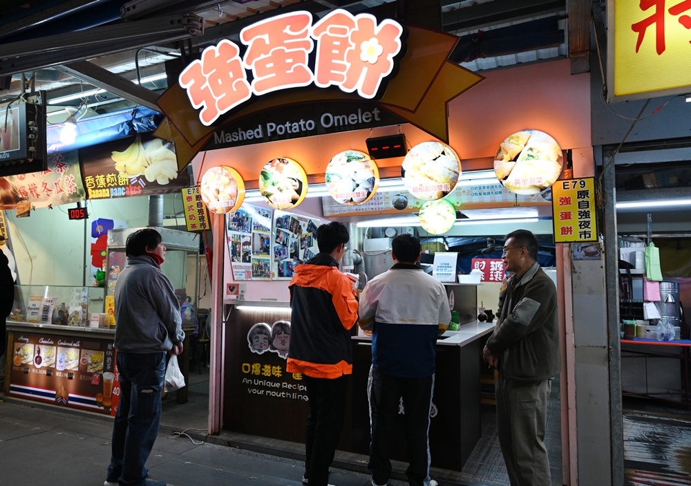 花蓮美食推薦。夜市王 花蓮東大門夜市 無刺白帶魚捲、強蛋餅、福町本舖檸檬汁、東大門美食！