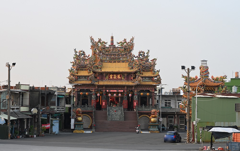 高雄旅遊。林園中芸漁港、中芸觀景平台、媽祖彩繪牆、高雄水產巨大化、鳳芸宮看夕陽！