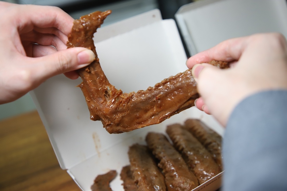 宅配。黑竹園雞腳凍 員林在地40多年冰鎮滷味 必買招牌雞腳凍、雞翅、花生、豆干！員林伴手禮！