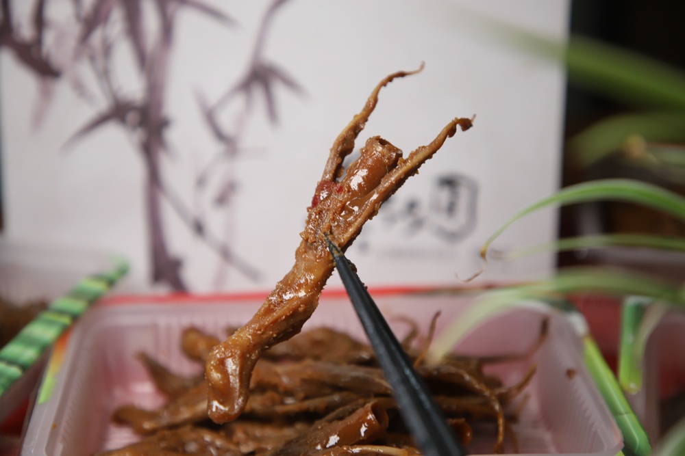 宅配。黑竹園雞腳凍 員林在地40多年冰鎮滷味 必買招牌雞腳凍、雞翅、花生、豆干！員林伴手禮！