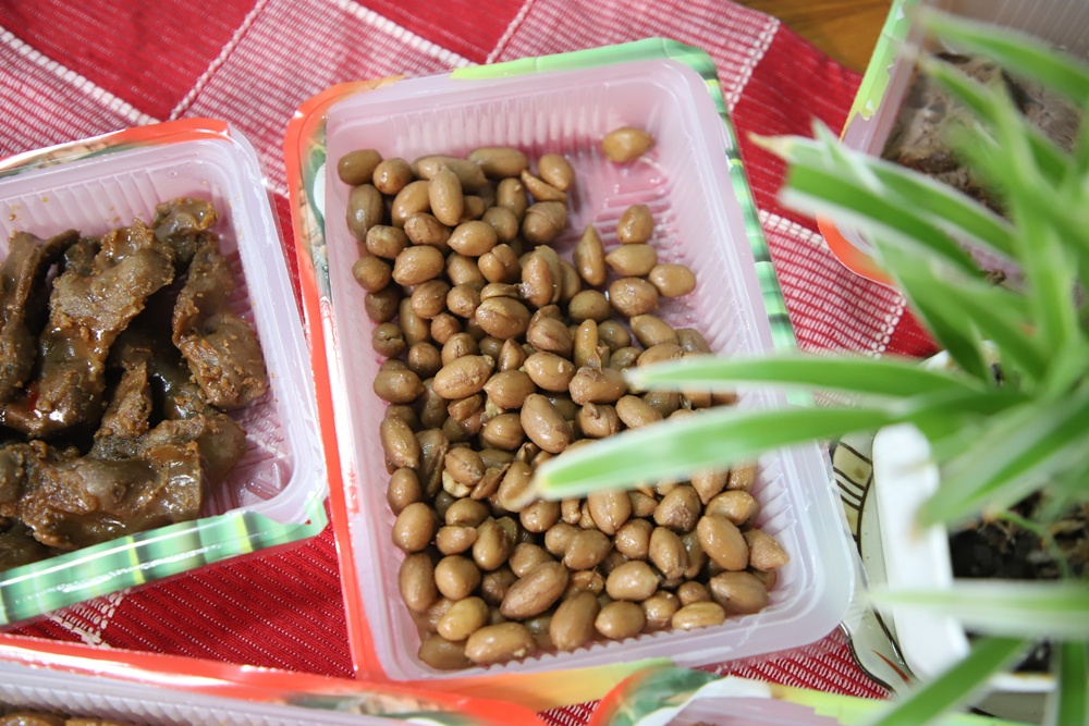 宅配。黑竹園雞腳凍 員林在地40多年冰鎮滷味 必買招牌雞腳凍、雞翅、花生、豆干！員林伴手禮！