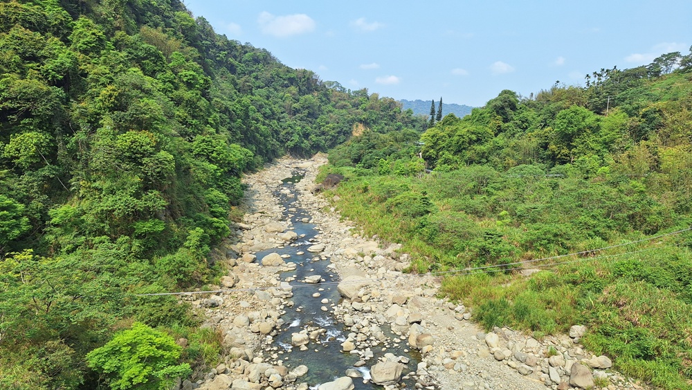 南投二日遊。南投鹿谷賞螢趣、品嘗在地美食、炸蟋蟀、苦茶油拌飯、DIY玩點茶、Q茶球、南投住宿推薦! 南投二日遊。南投鹿谷賞螢趣、品嘗在地美食、炸蟋蟀、苦茶油拌飯、DIY玩點茶、Q茶球、南投住宿推薦!