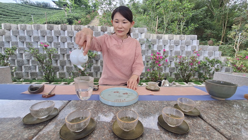 南投二日遊。南投鹿谷賞螢趣、品嘗在地美食、炸蟋蟀、苦茶油拌飯、DIY玩點茶、Q茶球、南投住宿推薦! 南投二日遊。南投鹿谷賞螢趣、品嘗在地美食、炸蟋蟀、苦茶油拌飯、DIY玩點茶、Q茶球、南投住宿推薦!
