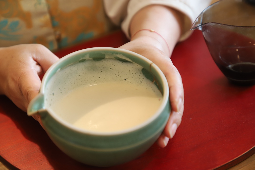 南投二日遊。南投鹿谷賞螢趣、品嘗在地美食、炸蟋蟀、苦茶油拌飯、DIY玩點茶、Q茶球、南投住宿推薦! 南投二日遊。南投鹿谷賞螢趣、品嘗在地美食、炸蟋蟀、苦茶油拌飯、DIY玩點茶、Q茶球、南投住宿推薦!