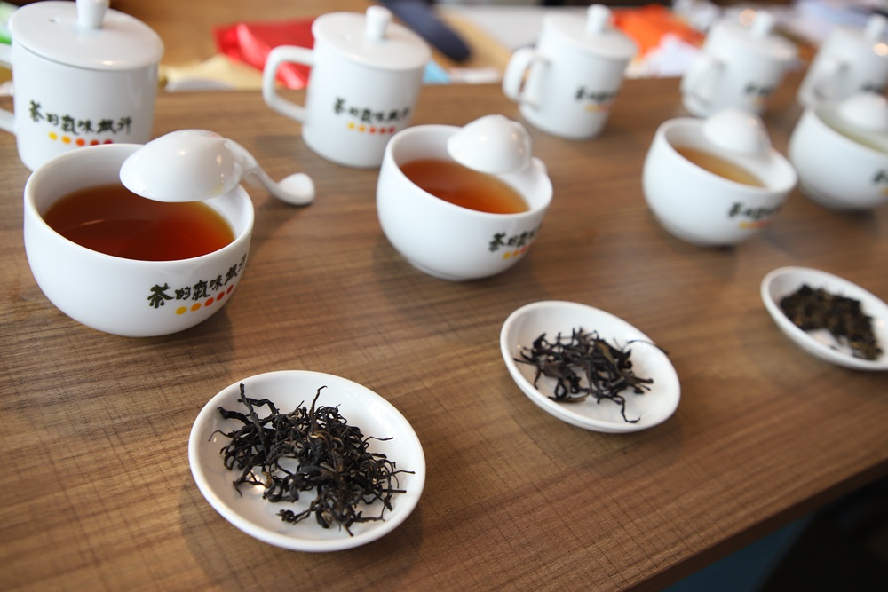 南投二日遊。南投鹿谷賞螢趣、品嘗在地美食、炸蟋蟀、苦茶油拌飯、DIY玩點茶、Q茶球、南投住宿推薦! 南投二日遊。南投鹿谷賞螢趣、品嘗在地美食、炸蟋蟀、苦茶油拌飯、DIY玩點茶、Q茶球、南投住宿推薦!