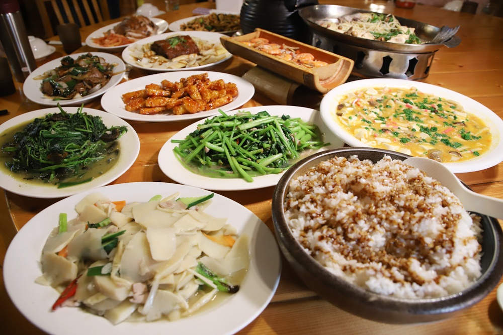 南投美食推薦。金台灣山莊 山菜料理館、2025 年螢火蟲住宿專案！