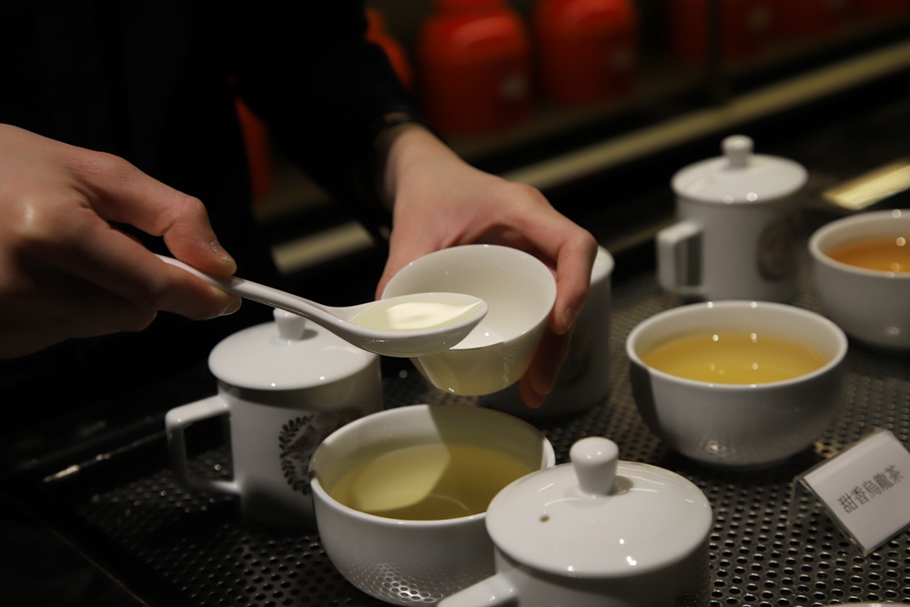 南投二日遊。南投鹿谷賞螢趣、品嘗在地美食、炸蟋蟀、苦茶油拌飯、DIY玩點茶、Q茶球、南投住宿推薦! 南投二日遊。南投鹿谷賞螢趣、品嘗在地美食、炸蟋蟀、苦茶油拌飯、DIY玩點茶、Q茶球、南投住宿推薦!