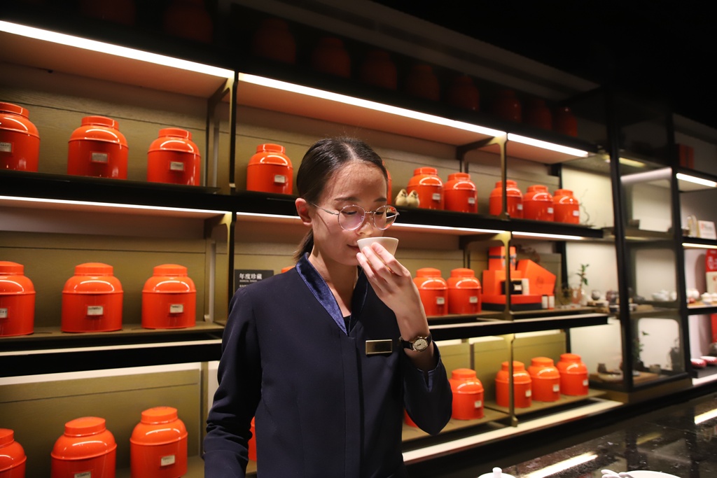 南投二日遊。南投鹿谷賞螢趣、品嘗在地美食、炸蟋蟀、苦茶油拌飯、DIY玩點茶、Q茶球、南投住宿推薦! 南投二日遊。南投鹿谷賞螢趣、品嘗在地美食、炸蟋蟀、苦茶油拌飯、DIY玩點茶、Q茶球、南投住宿推薦!