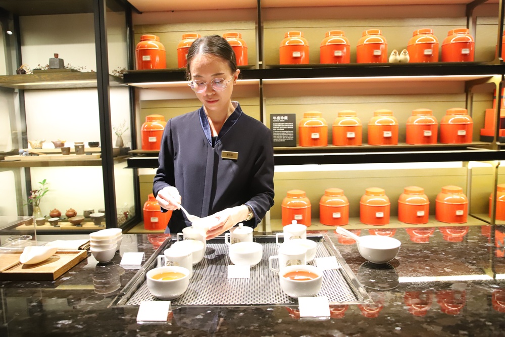 南投二日遊。南投鹿谷賞螢趣、品嘗在地美食、炸蟋蟀、苦茶油拌飯、DIY玩點茶、Q茶球、南投住宿推薦! 南投二日遊。南投鹿谷賞螢趣、品嘗在地美食、炸蟋蟀、苦茶油拌飯、DIY玩點茶、Q茶球、南投住宿推薦!