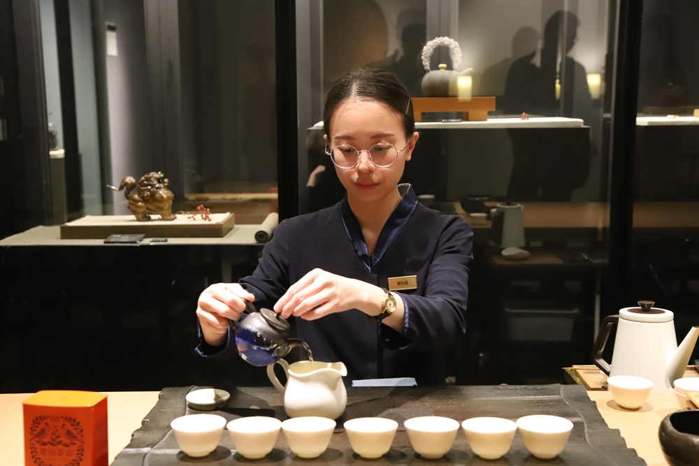 南投二日遊。南投鹿谷賞螢趣、品嘗在地美食、炸蟋蟀、苦茶油拌飯、DIY玩點茶、Q茶球、南投住宿推薦! 南投二日遊。南投鹿谷賞螢趣、品嘗在地美食、炸蟋蟀、苦茶油拌飯、DIY玩點茶、Q茶球、南投住宿推薦!