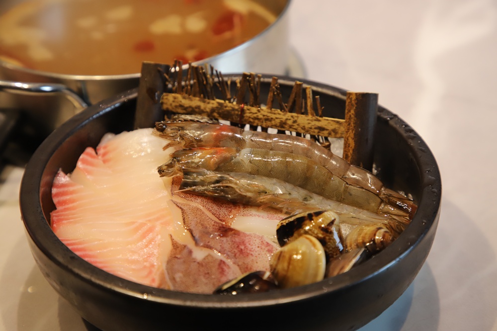 南投二日遊。南投鹿谷賞螢趣、品嘗在地美食、炸蟋蟀、苦茶油拌飯、DIY玩點茶、Q茶球、南投住宿推薦! 南投二日遊。南投鹿谷賞螢趣、品嘗在地美食、炸蟋蟀、苦茶油拌飯、DIY玩點茶、Q茶球、南投住宿推薦!