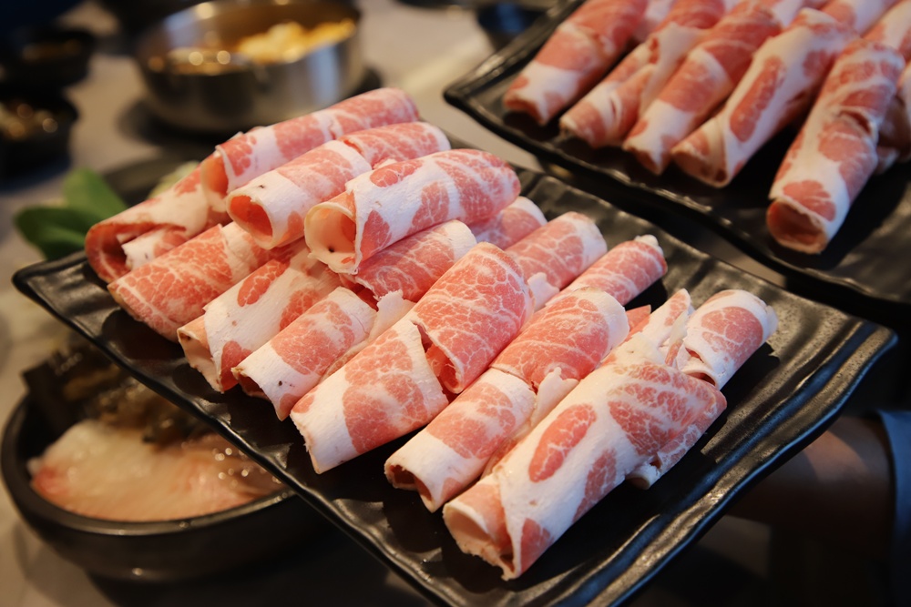南投二日遊。南投鹿谷賞螢趣、品嘗在地美食、炸蟋蟀、苦茶油拌飯、DIY玩點茶、Q茶球、南投住宿推薦! 南投二日遊。南投鹿谷賞螢趣、品嘗在地美食、炸蟋蟀、苦茶油拌飯、DIY玩點茶、Q茶球、南投住宿推薦!