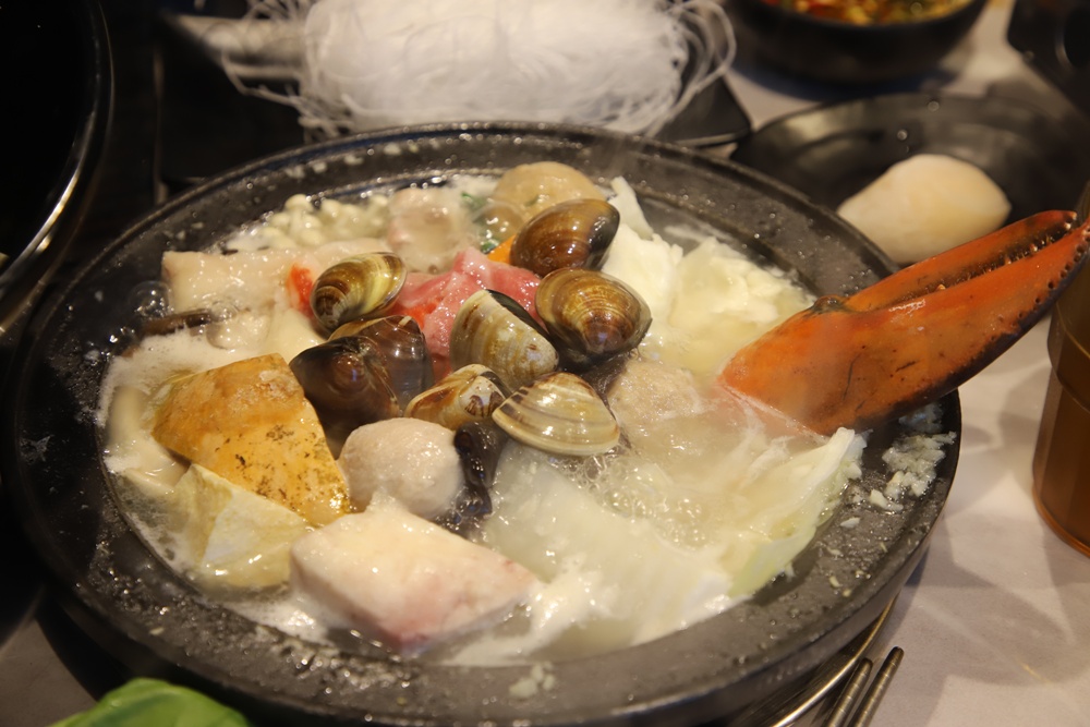 南投二日遊。南投鹿谷賞螢趣、品嘗在地美食、炸蟋蟀、苦茶油拌飯、DIY玩點茶、Q茶球、南投住宿推薦! 南投二日遊。南投鹿谷賞螢趣、品嘗在地美食、炸蟋蟀、苦茶油拌飯、DIY玩點茶、Q茶球、南投住宿推薦!
