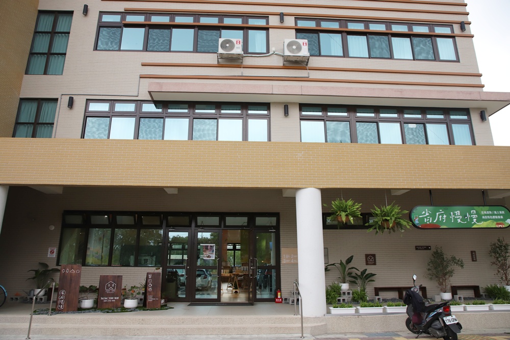 南投二日遊。南投鹿谷賞螢趣、品嘗在地美食、炸蟋蟀、苦茶油拌飯、DIY玩點茶、Q茶球、南投住宿推薦! 南投二日遊。南投鹿谷賞螢趣、品嘗在地美食、炸蟋蟀、苦茶油拌飯、DIY玩點茶、Q茶球、南投住宿推薦!