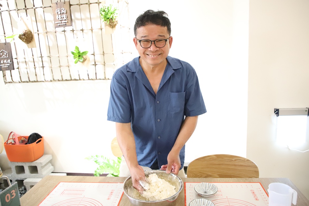 南投二日遊。南投鹿谷賞螢趣、品嘗在地美食、炸蟋蟀、苦茶油拌飯、DIY玩點茶、Q茶球、南投住宿推薦! 南投二日遊。南投鹿谷賞螢趣、品嘗在地美食、炸蟋蟀、苦茶油拌飯、DIY玩點茶、Q茶球、南投住宿推薦!