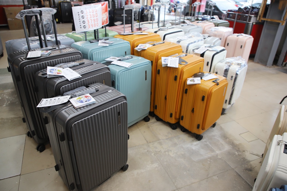 台南永康行李箱特賣會。JOHOYA禾雅行動館 工廠直營 全館$990元起!知名品牌行李箱6折起、NUMANNI 美式十字軍、金安德森 5折起! 台南永康行李箱特賣會。JOHOYA禾雅行動館 工廠直營 全館$990元起!知名品牌行李箱6折起、NUMANNI 美式十字軍、金安德森 5折起!