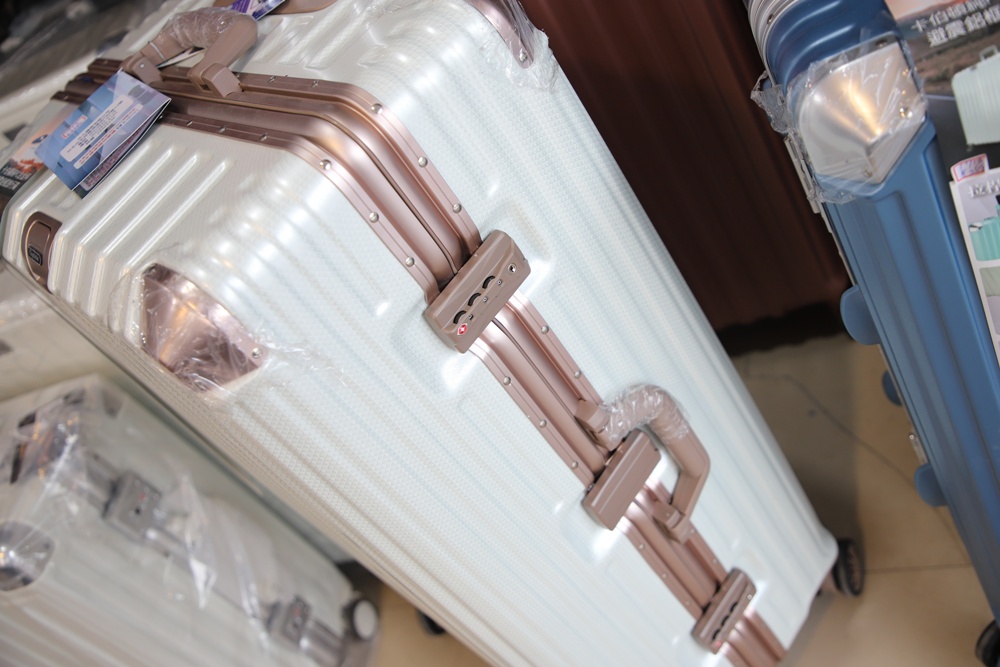 台南永康行李箱特賣會。JOHOYA禾雅行動館 工廠直營 全館$990元起!知名品牌行李箱6折起、NUMANNI 美式十字軍、金安德森 5折起! 台南永康行李箱特賣會。JOHOYA禾雅行動館 工廠直營 全館$990元起!知名品牌行李箱6折起、NUMANNI 美式十字軍、金安德森 5折起!