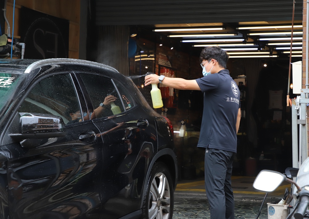 高雄鍍膜推薦。士季車體鍍膜技研 精緻洗車、車體美容、車體鍍膜、玻璃鍍膜！