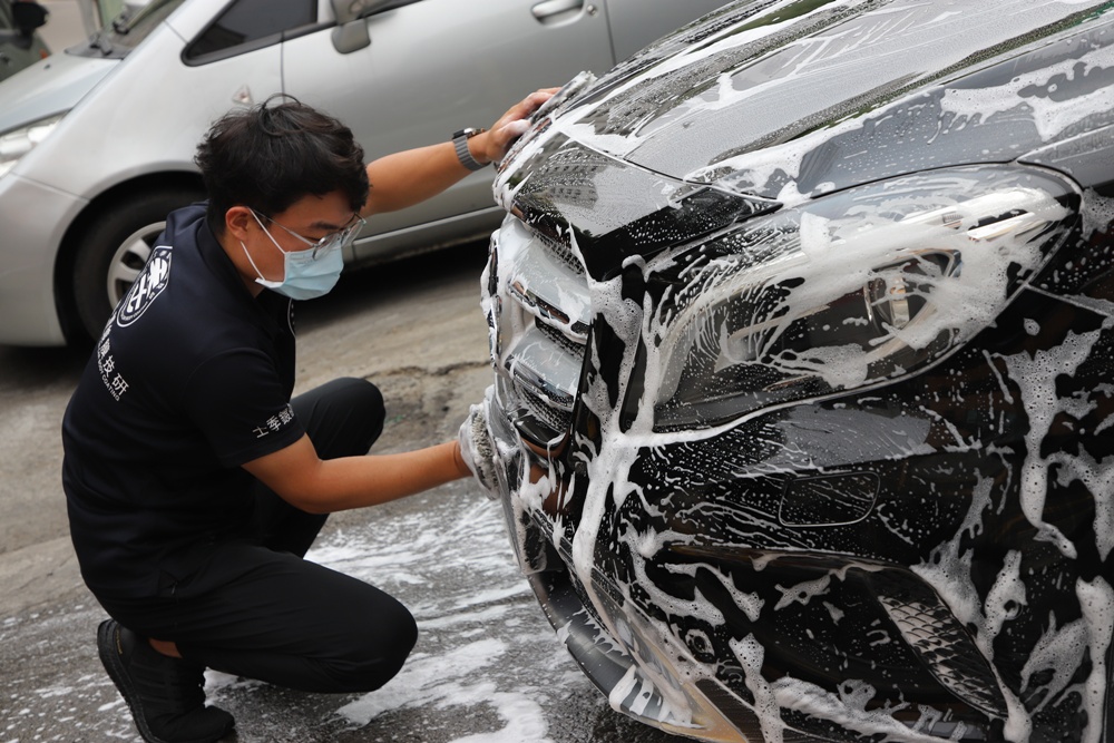 高雄鍍膜推薦。士季車體鍍膜技研 精緻洗車、車體美容、車體鍍膜、玻璃鍍膜！