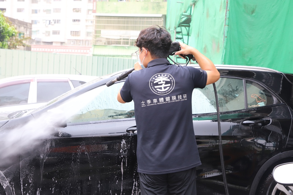 高雄鍍膜推薦。士季車體鍍膜技研 精緻洗車、車體美容、車體鍍膜、玻璃鍍膜！