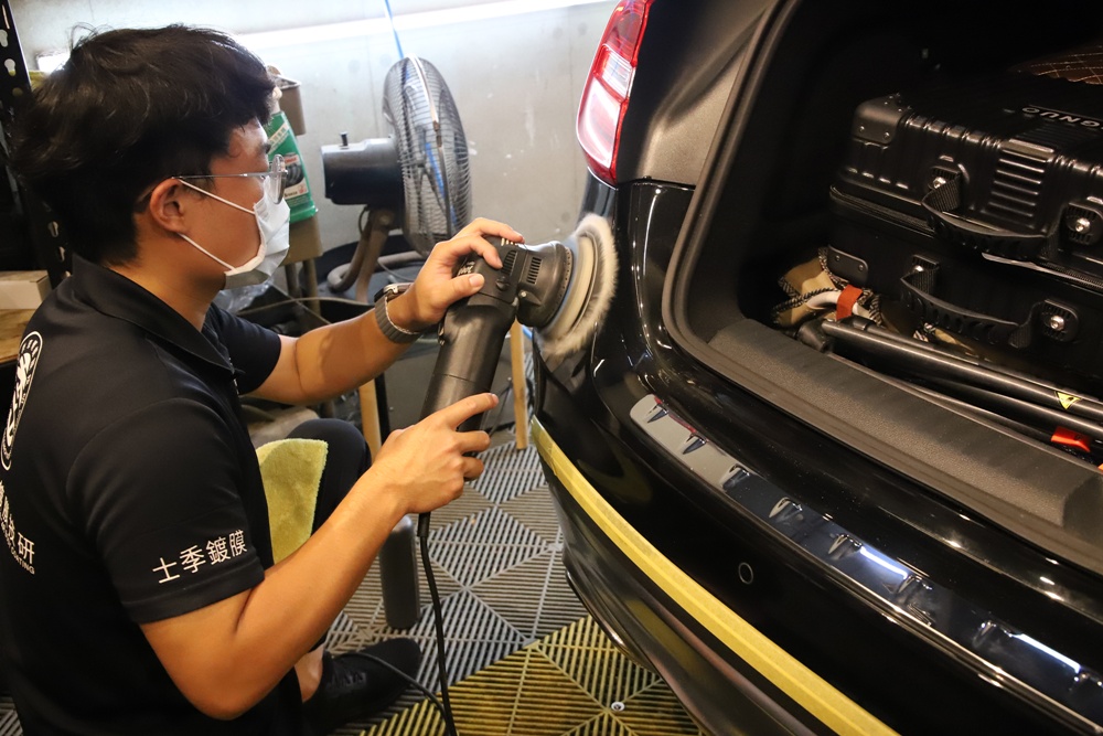 高雄鍍膜推薦。士季車體鍍膜技研 精緻洗車、車體美容、車體鍍膜、玻璃鍍膜！