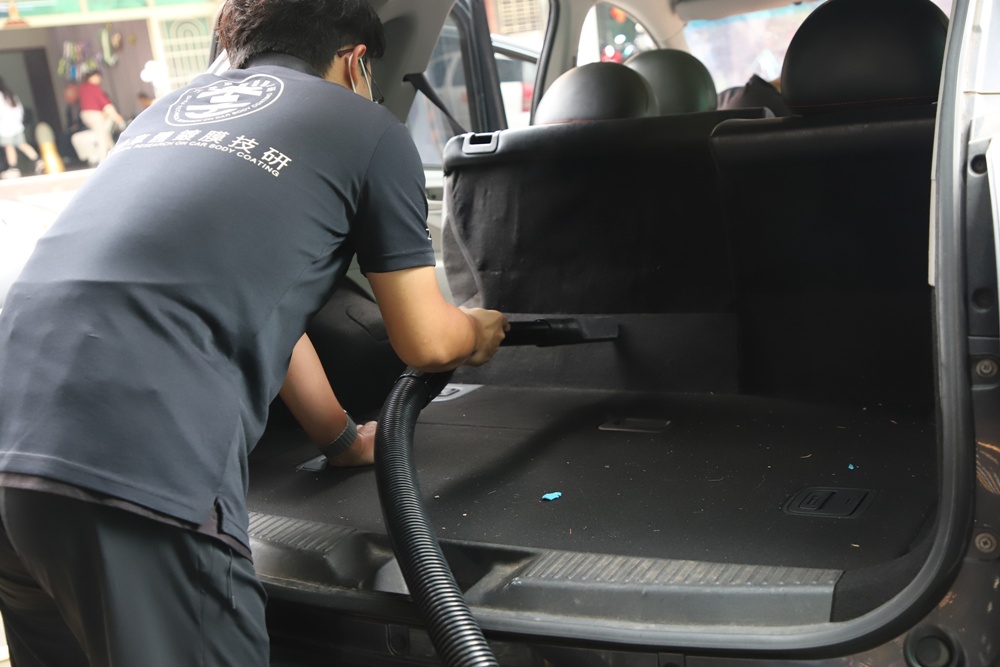 高雄鍍膜推薦。士季車體鍍膜技研 精緻洗車、車體美容、車體鍍膜、玻璃鍍膜！