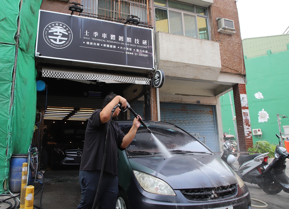高雄鍍膜推薦。士季車體鍍膜技研 精緻洗車、車體美容、車體鍍膜、玻璃鍍膜！