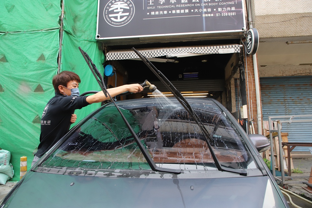 高雄鍍膜推薦。士季車體鍍膜技研 精緻洗車、車體美容、車體鍍膜、玻璃鍍膜！