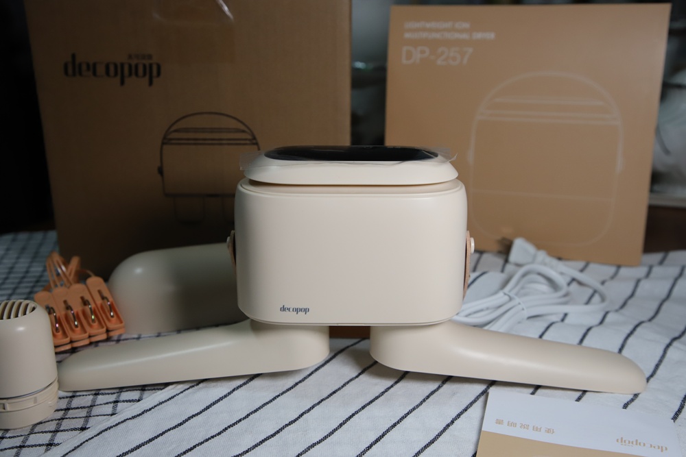 開箱。decopop 輕巧負離子多功能烘乾機、烘鞋、烘衣,還可暖被唷!居家必備! 開箱。decopop 輕巧負離子多功能烘乾機、烘鞋、烘衣,還可暖被唷!居家必備!