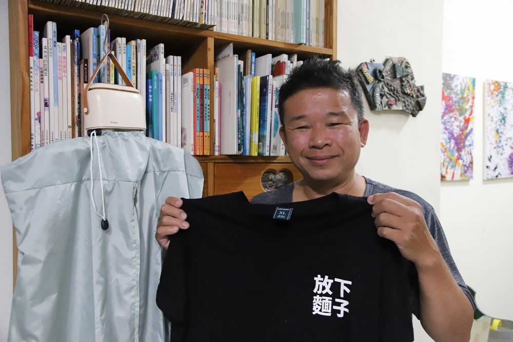 開箱。decopop 輕巧負離子多功能烘乾機、烘鞋、烘衣,還可暖被唷!居家必備! 開箱。decopop 輕巧負離子多功能烘乾機、烘鞋、烘衣,還可暖被唷!居家必備!