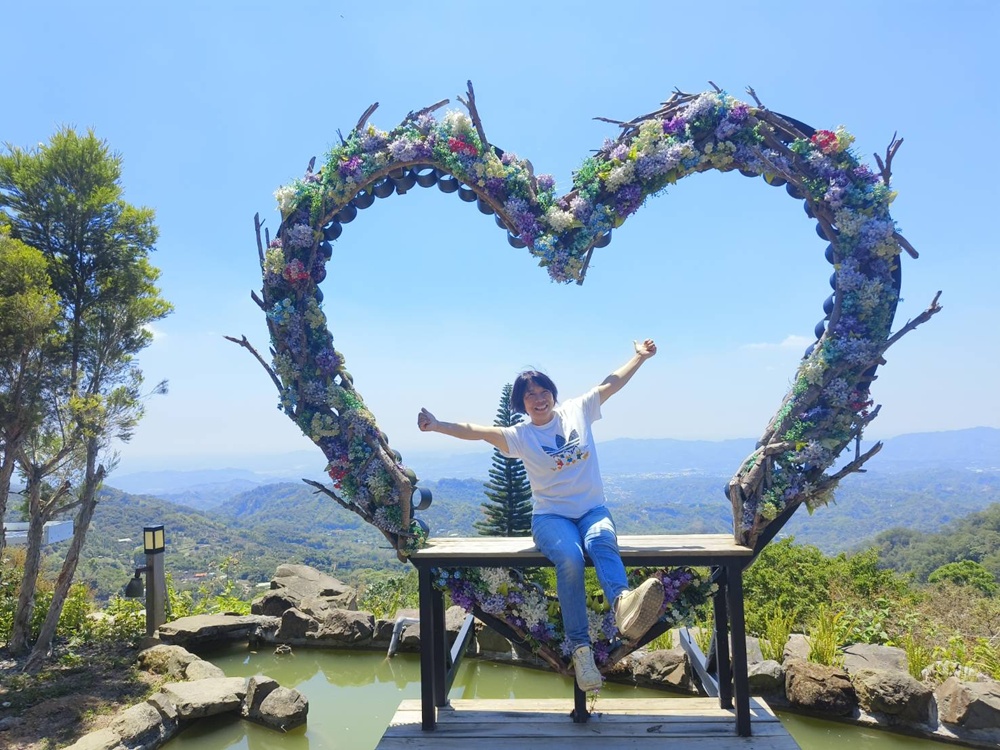 台南楠西。景美是吉景觀咖啡餐廳 180度無死角山嵐美景、天空之心景觀台、在地梅子雞餐、咖啡、下午茶推薦!毛小孩友善餐廳! 台南楠西。景美是吉景觀咖啡餐廳 180度無死角山嵐美景、天空之心景觀台、在地梅子雞餐、咖啡、下午茶推薦!毛小孩友善餐廳!