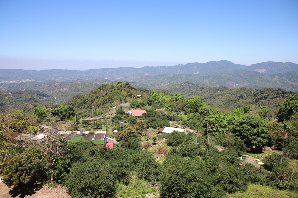 台南楠西。景美是吉景觀咖啡餐廳 180度無死角山嵐美景、天空之心景觀台、在地梅子雞餐、咖啡、下午茶推薦!毛小孩友善餐廳! 台南楠西。景美是吉景觀咖啡餐廳 180度無死角山嵐美景、天空之心景觀台、在地梅子雞餐、咖啡、下午茶推薦!毛小孩友善餐廳!