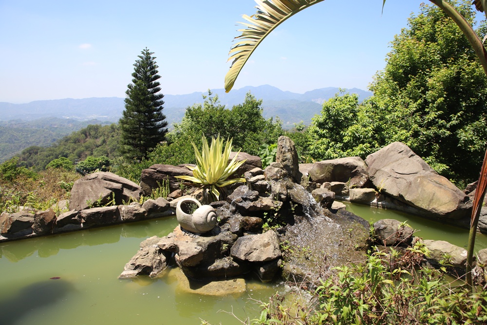 台南楠西。景美是吉景觀咖啡餐廳 180度無死角山嵐美景、天空之心景觀台、在地梅子雞餐、咖啡、下午茶推薦!毛小孩友善餐廳! 台南楠西。景美是吉景觀咖啡餐廳 180度無死角山嵐美景、天空之心景觀台、在地梅子雞餐、咖啡、下午茶推薦!毛小孩友善餐廳!