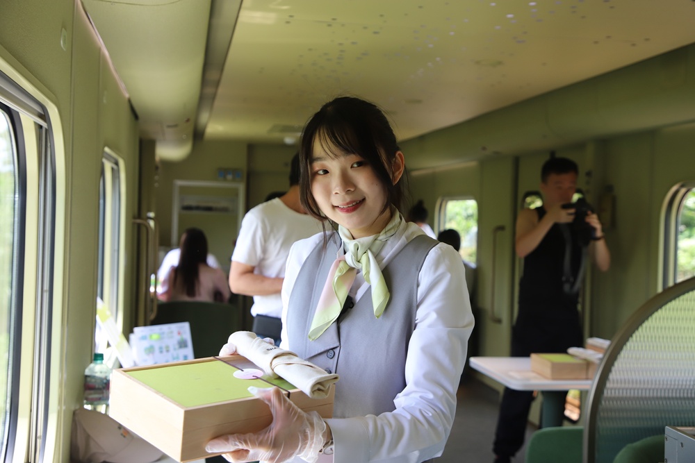 花東旅遊。山嵐號 花東縱谷旬味觀光列車 票價、行駛路線、山海宴餐盒、和菓子甜點! 花東旅遊。山嵐號 花東縱谷旬味觀光列車 票價、行駛路線、山海宴餐盒、和菓子甜點!