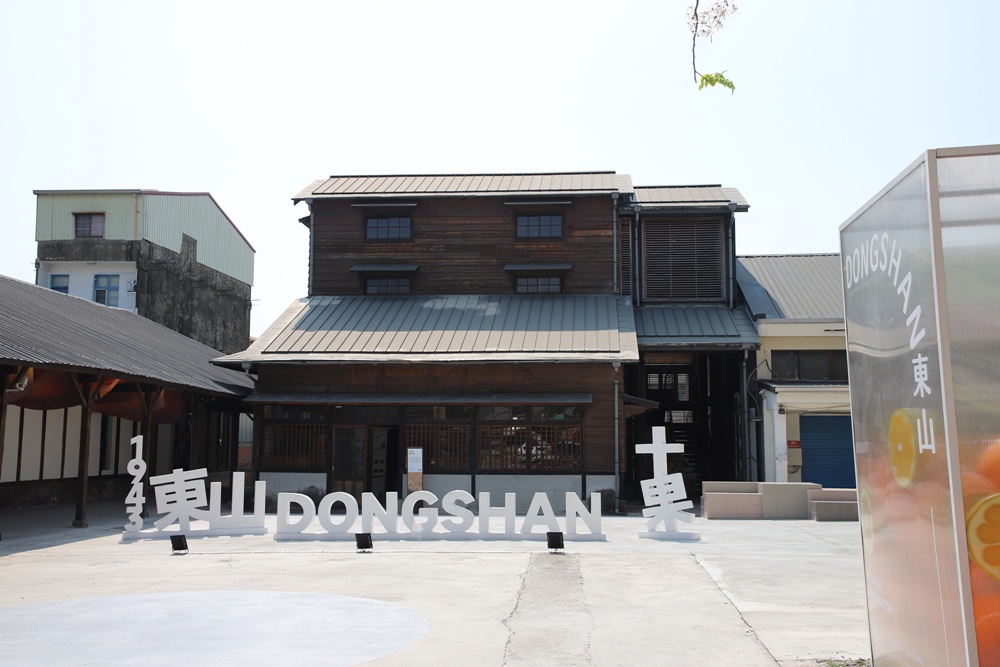 台南東山新景點。十果文創園區、賞花喝咖啡、伴手禮推薦、烘豆體驗! 台南東山新景點。十果文創園區、賞花喝咖啡、伴手禮推薦、烘豆體驗!