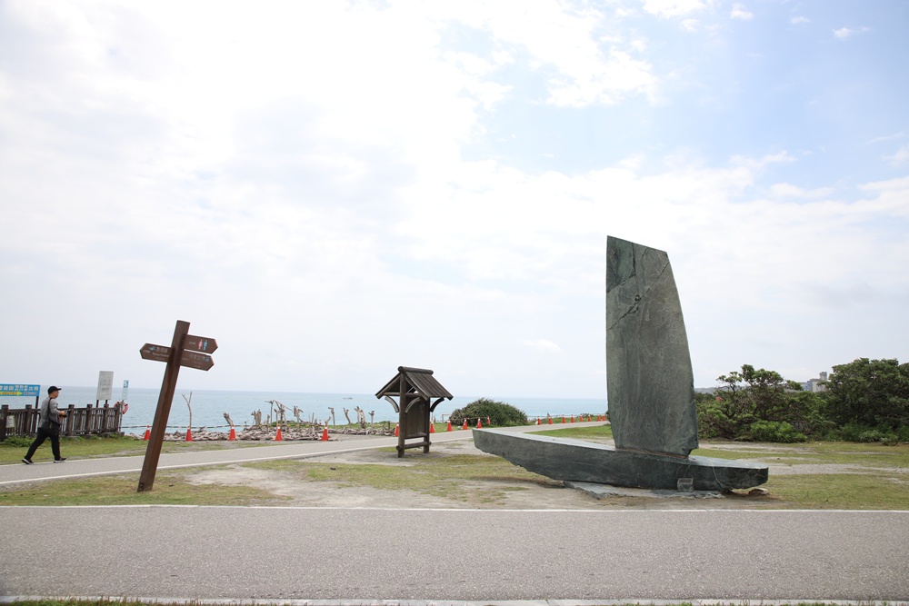花蓮旅遊。七星潭疊石藝術節 石頭與漂流木美麗創作! 花蓮旅遊。七星潭疊石藝術節 石頭與漂流木美麗創作!
