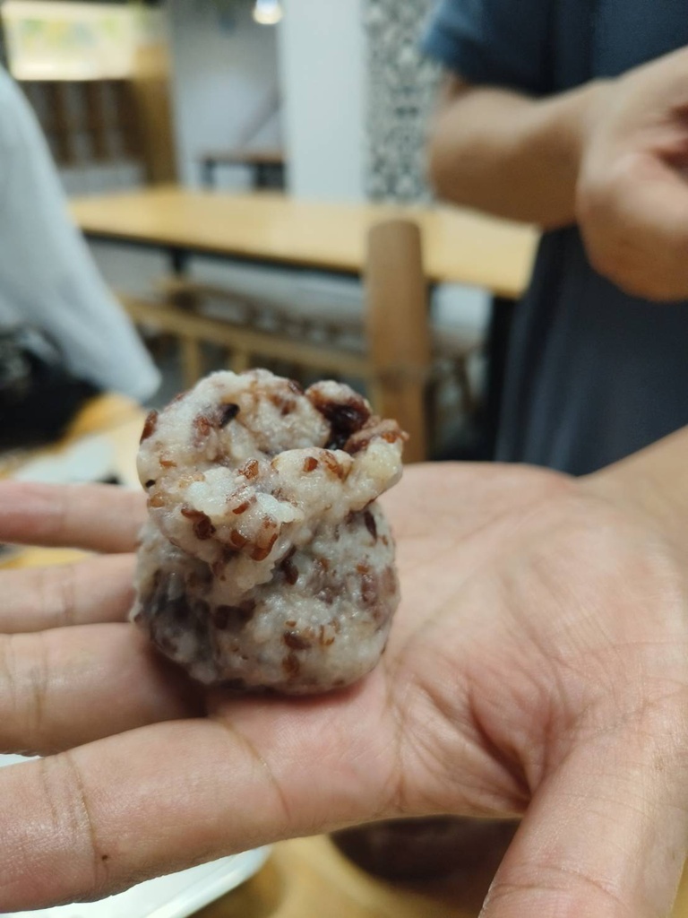 花蓮伴手禮推薦!阿美麻糬、阿美小米文化館、伴手禮採購、麻糬DIY體驗、阿美族服體驗! 花蓮伴手禮推薦!阿美麻糬、阿美小米文化館、伴手禮採購、麻糬DIY體驗、阿美族服體驗!
